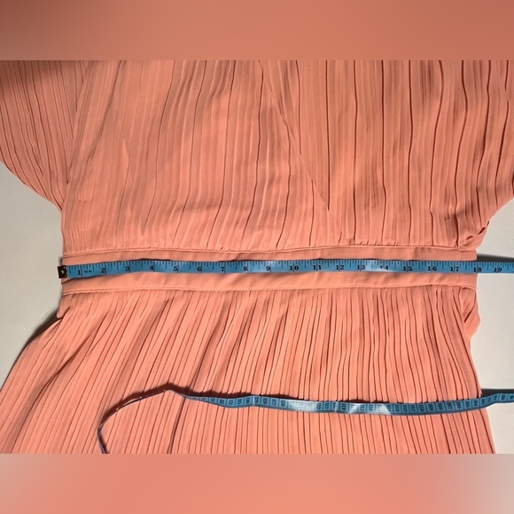 NWT Boohoo PLUS OCCASION
PLEATED Wrap MIDI DRESS Blush size 14 - Picture 8 of 12